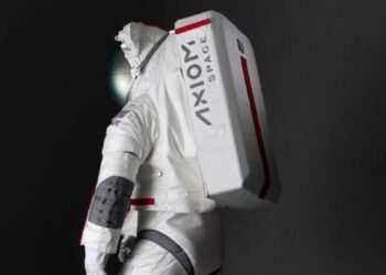 NASA: Οι αστροναύτες θα φορούν Prada στην αποστολή της Σελήνης (Photo)