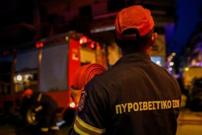 Φωτιά σε νταλίκα στη Λάρισα