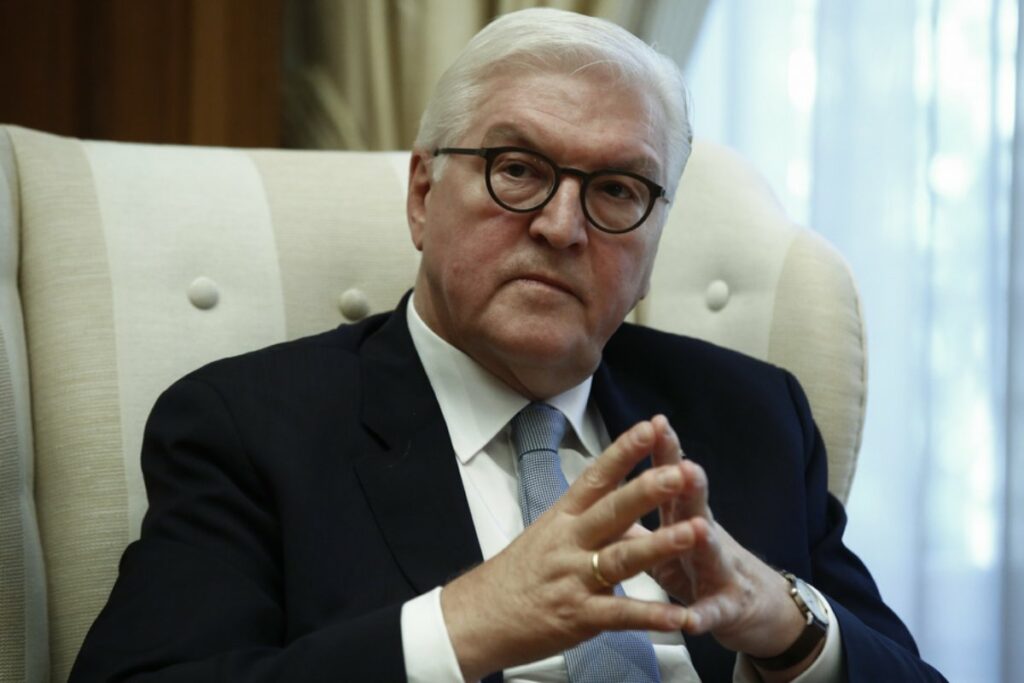 Σταϊνμάιερ: Τα εγκλήματα των Ναζί και οι πρόσφυγες στο επίκεντρο της επίσκεψής του στην Ελλάδα – Τι αναφέρουν τα γερμανικά ΜΜΕ