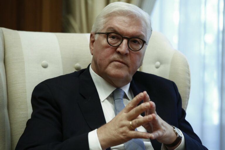 Σταϊνμάιερ: Τα εγκλήματα των Ναζί και οι πρόσφυγες στο επίκεντρο της επίσκεψής του στην Ελλάδα – Τι αναφέρουν τα γερμανικά ΜΜΕ