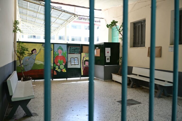 Ξυλοδαρμός 10χρονης στη Νίκαια: «Χτύπησαν την κόρη μου μέσα στο σχολείο και κανείς δεν μας ενημέρωσε», καταγγέλλει η μητέρα της