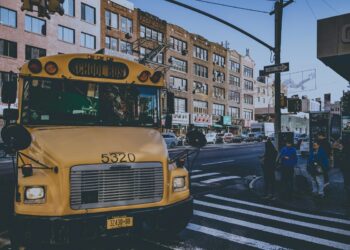 Θεσσαλονίκη: Συνελήφθη οδηγός σχολικού λεωφορείου που μετέφερε μαθητές χωρίς δίπλωμα