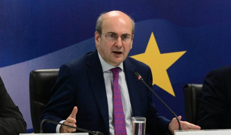 Αφορολόγητο για τα φιλοδωρήματα και κατάργηση του Τέλους Επιτηδεύματος – Οι αλλαγές που φέρνει το νέο φορολογικό νομοσχέδιο