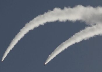 IDF: Η Χεζμπολάχ εξαπέλυσε τα ξημερώματα περίπου 50 ρουκέτες κατά του βόρειου Ισραήλ