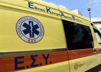 Μετωπική σύγκρουση οχημάτων στη συμβολή της Λεωφόρου Μεσογείων με τη Βασιλίσσης Σοφίας – «Άγιο» είχαν οι επιβαίνοντες