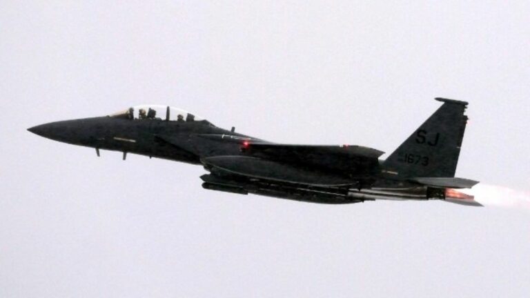 ΗΠΑ: Μαχητικά αεροσκάφη F-15 έφθασαν στη Μέση Ανατολή
