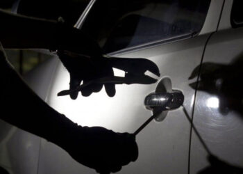 Στη «φάκα» 26χρονος για κλοπές σε αυτοκίνητα στην περιοχή της Ακρόπολης