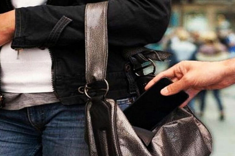 Σύλληψη τριών νεαρών για ληστείες και κλοπές στον Άλιμο – Οι δύο είναι ανήλικοι