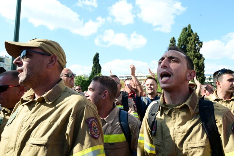 Αγανακτισμένοι οι εποχικοί πυροβέστες: «Μας πετάνε στον δρόμο – Χτυπούσαν στο κεφάλι με γκλοπ»