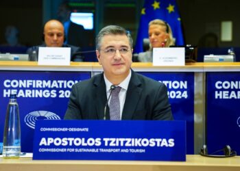 Απόστολος Τζιτζικώστας