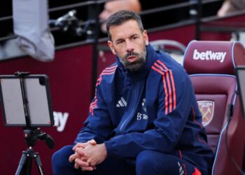 Φαν Νίστελροϊ: «Ολοι είμαστε συγκεντρωμένοι στον ΠΑΟΚ»