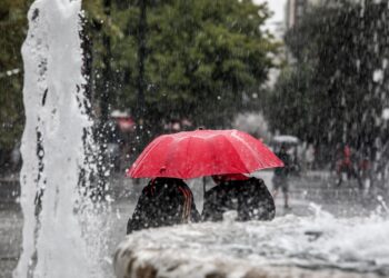 Καιρός: «Σπάει» ο αντικυκλώνας εμποδιστής – Κακοκαιρία χωρίς διαλείμματα προβλέπουν οι μετεωρολόγοι