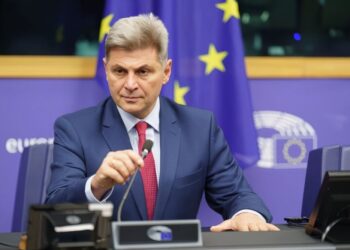 Νίκος Φαραντούρης