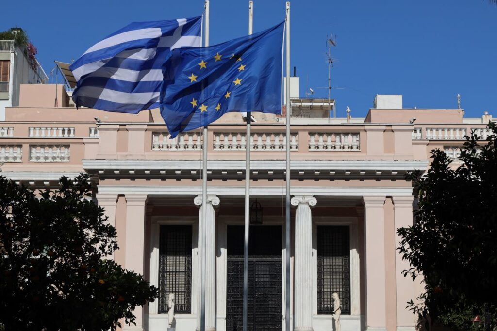 ΟΠΕΚΕΠΕ: Τι απαντάει το Μαξίμου στις κατηγορίες της αντιπολίτευσης