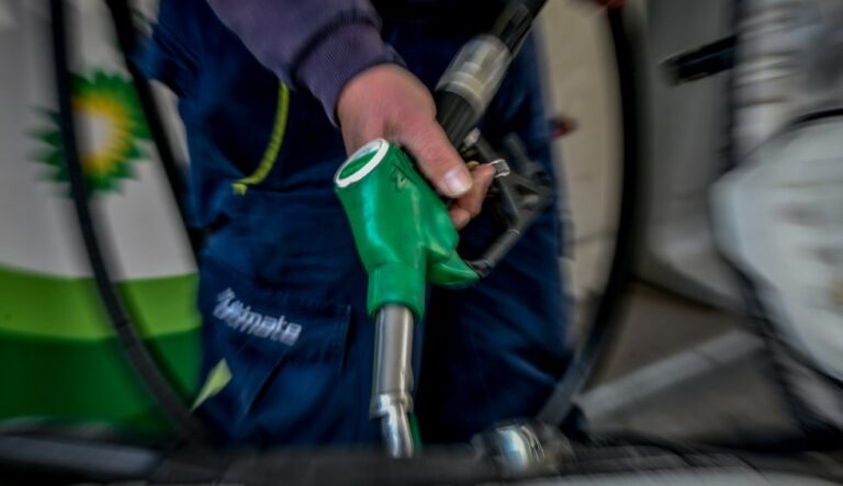 Έρχεται νέος φόρος σε καύσιμα και αέριο: Πώς θα επηρεαστούν νοικοκυριά και επιχειρήσεις