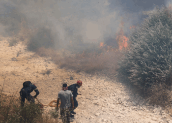 Μαίνονται ανεξέλεγκτα τα πύρινα μέτωπα στη Χίο: Έχουν εκκενωθεί 19 οικισμοί