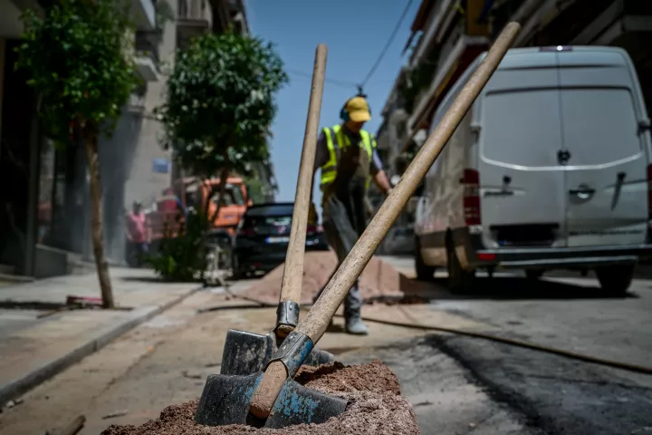 Υπουργείο Εργασίας: Έκτακτα μέτρα προστασίας των εργαζομένων από τον καύσωνα