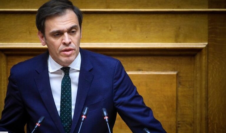 Μεταμεσονύχτιο θρίλερ στη Βουλή – Την αναβολή της ψηφοφορίας ζήτησε το ΠΑΣΟΚ