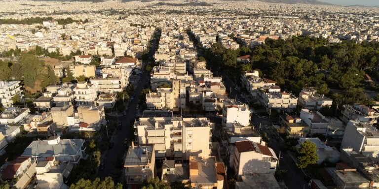 «Στο σφυρί» 30.000 κατοικίες έως το 2027 από servicers και τράπεζες