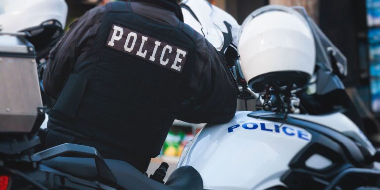 Καταγγελίες για πρώην αστυνομικούς που κάνουν τους ρεπόρτερ