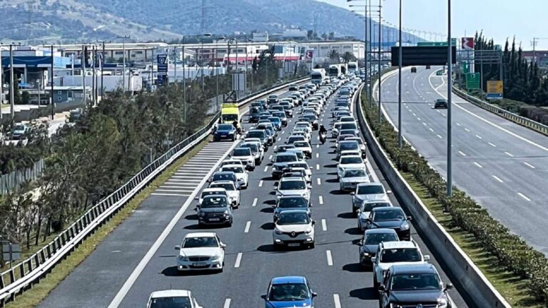 Σε αναζήτηση λύσης για τον Κηφισό: Σχέδια και εμπόδια στην Αττική Οδό