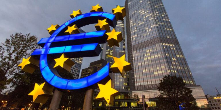 ΕΚΤ: Παγώνουν οι μειώσεις στα επιτόκια, τι δείχνουν οι προβλέψεις για τον πληθωρισμό