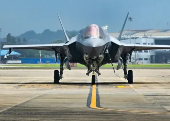 Ένα υπερσύγχρονο μαχητικό αεροσκάφος “κολλημένο” στο έδαφος της Ινδίας