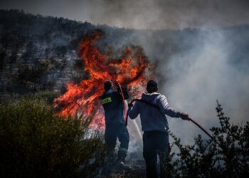 Φωτιά στον Μαραθώνα: Ήχησε το 112