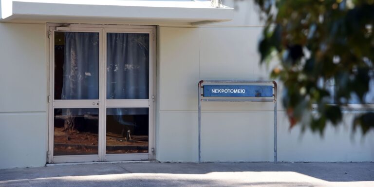 Έφοδος στην Ιατροδικαστική Πατρών, ξεψαχνίζουν τους φακέλους