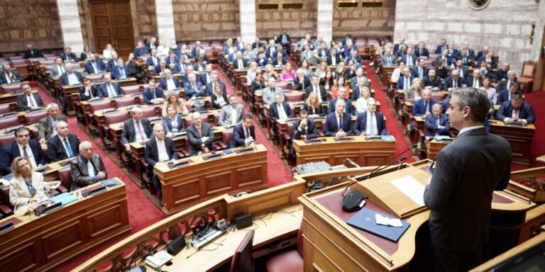 Καζάνι που βράζει η κοινοβουλευτική ομάδα της ΝΔ με τον… ρομαντικό υπουργό