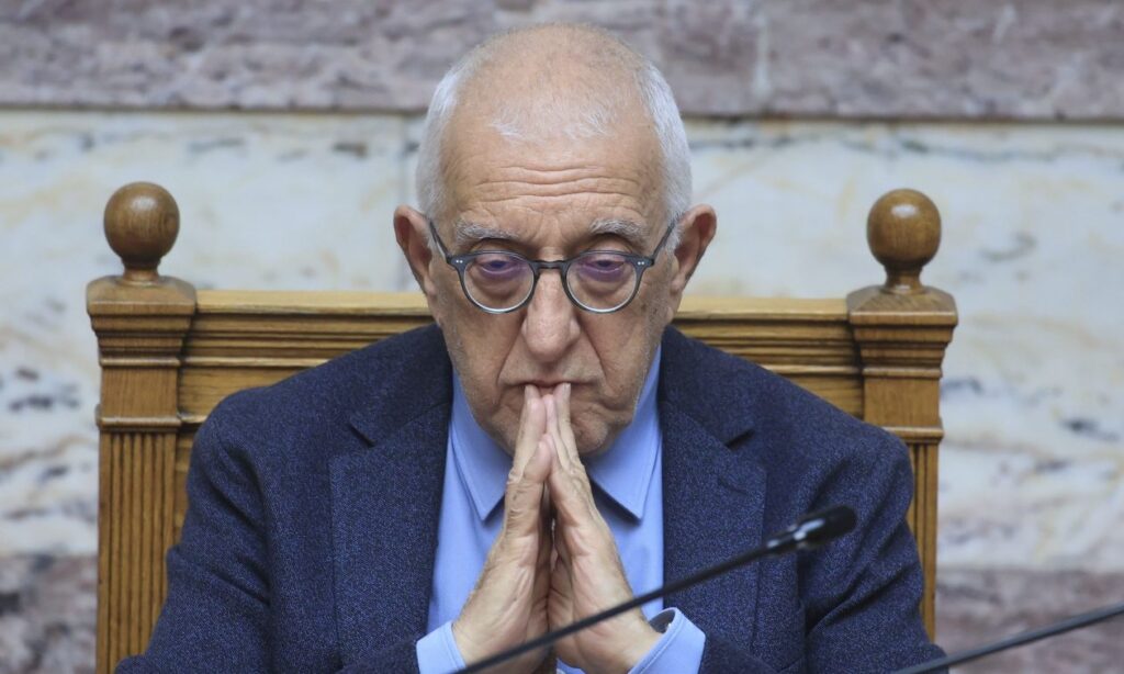 Ποιος Πασόκος έγινε έξαλλος με τον Κακλαμάνη;