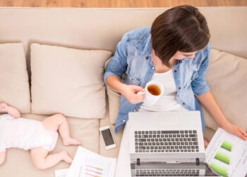 Μαμάδες τηλεργασία