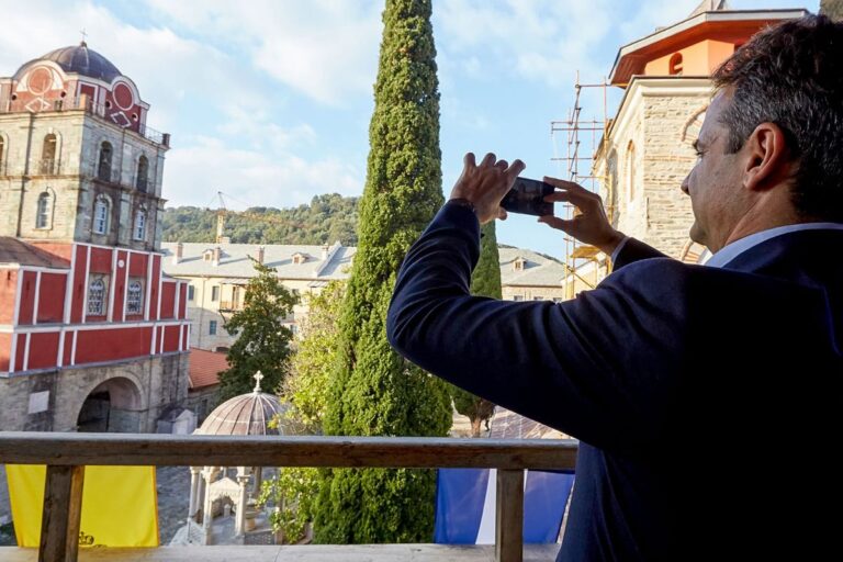 Προεκλογικό προσκύνημα Μητσοτάκη στο Άγιο Όρος