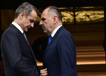 Με την πλάτη στον τοίχο η κυβέρνηση για τα εθνικά: Πυρά εκ των έσω