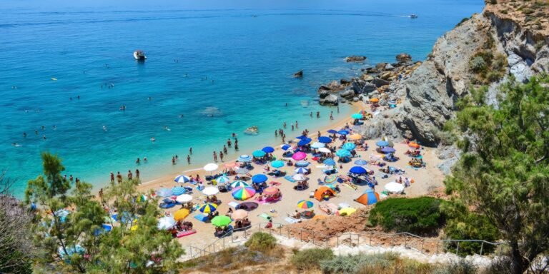 Μεγάλη προσοχή: Αυτές είναι οι ακατάλληλες παραλίες της Αττικής για κολύμπι