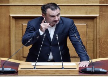 Χαρίτσης για Φλωρίδη: «Ήρθε σήμερα να πουλήσει κάλπικη εθνικοφροσύνη»