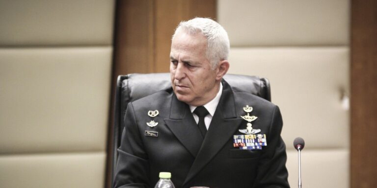 Το παρασκήνιο ενός ναυαγίου: Ο ναύαρχος, το ΠΑΣΟΚ κι ο Αλέξης