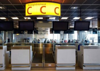 Γαλλία: Κλειστό το αεροδρόμιο της Μασσαλίας λόγω πυρκαγιάς