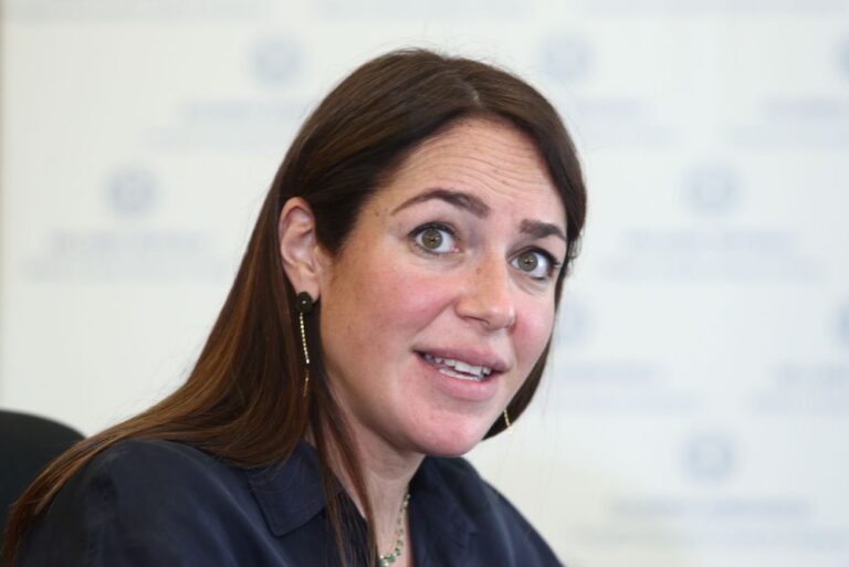 Δόμνα Μιχαηλίδου: Έρχεται ρύθμιση για ισόβια προνόμια στους τρίτεκνους  – Τι είπε για Σπίτι μου ΙΙ