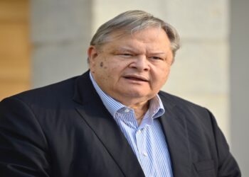 Αιχμηρός Βενιζέλος κατά Μητσοτάκη: «Κραυγαλέα παραβίαση του Συντάγματος, του Κανονισμού της Βουλής και πολλαπλό ευτελισμό των θεσμών»