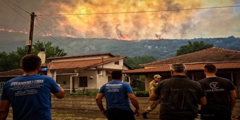 Σε ύφεση η φωτιά στον Φενεό Κορινθίας – Δύο συλλήψεις για εμπρησμό από αμέλεια