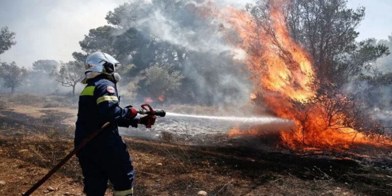 Πυρκαγιές: Η Αττική κι ακόμη 7 περιοχές σε κατάσταση συναγερμού το Σάββατο – Εκρηκτικός συνδυασμός καύσωνα, ανέμων και ξηρασίας
