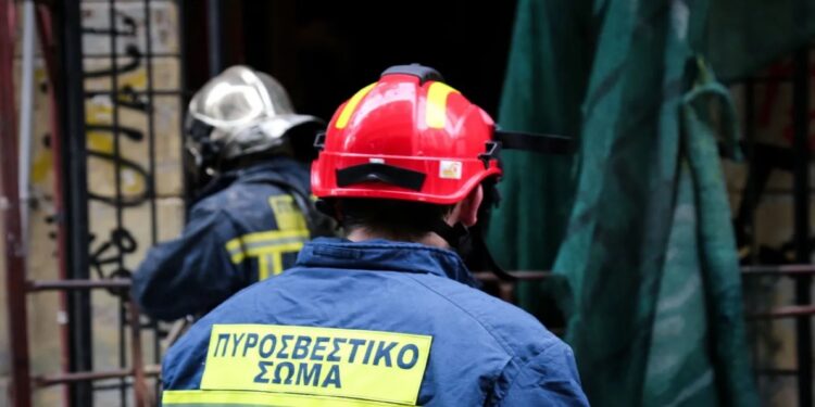 Φωτιά σε εργοστάσιο ανακύκλωσης στο Αίγιο – Μήνυμα του 112