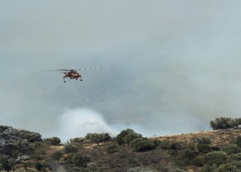 Ισχυρές πυροσβεστικές δυνάμεις συνεχίζουν να επιχειρούν σε Κύθηρα, Μεσσηνία και Εύβοια – Συνεχείς αναζωπυρώσεις