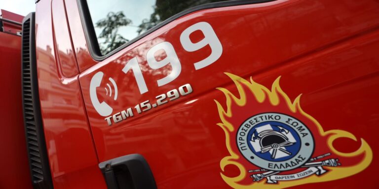 Βύρωνας: Άγνωστοι περιέλουσαν είσοδο σούπερ μάρκετ με εύφλεκτο υγρό