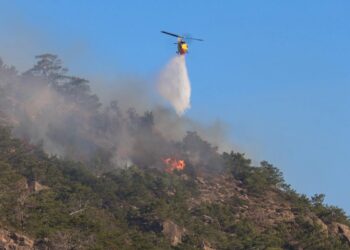 Φωτιά στη Μυτιλήνη  – Έσβησε στη Λάρισα