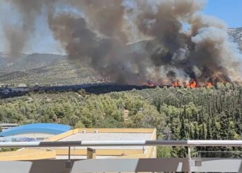 Πώς ξεκίνησε η φωτιά στους πρόποδες του Υμηττού στην Πολυτεχνειούπολη – Αναφορές για 2 εστίες που ξέσπασαν ταυτόχρονα