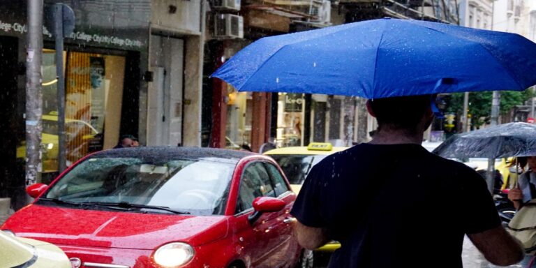 Αλλάζει το σκηνικό του καιρού – Προειδοποίηση Λαγουβάρδου για έντονα φαινόμενα με κεραυνούς και καταιγίδες