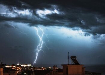 Κακοκαιρία: Πού θα… χτυπήσει την νύχτα – Πότε εξασθενούν τα φαινόμενα