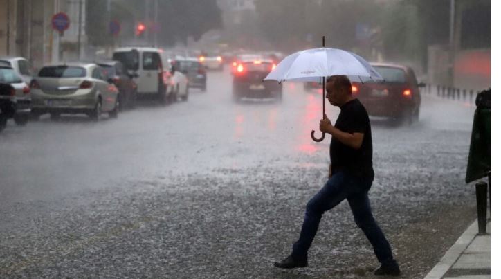 Καταιγίδα στην Αττική: Πού υπάρχουν προβλήματα στους δρόμους – Σε ποιες περιοχές της χώρας «βαδίζει» η κακοκαιρία